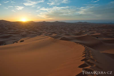 Sunrise above Erg Chebbi dunes in Sahara desert, Morocco